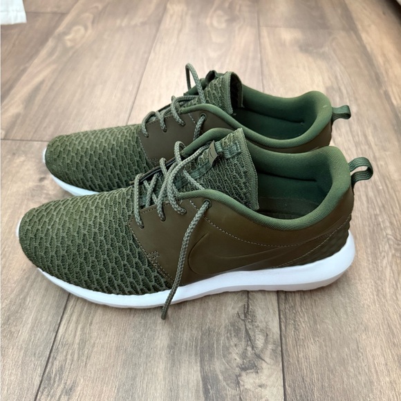 Nike Roshe Flyknit Sneakers - Picture 1 of 7